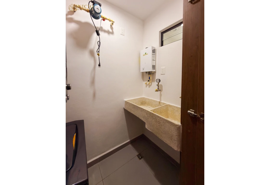 Alcatraz Apartment 4