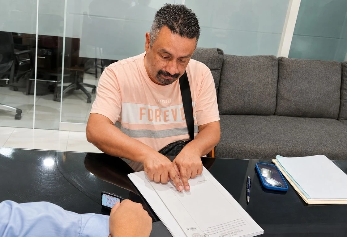 Buyers receiving deeds in Aldea Hortus