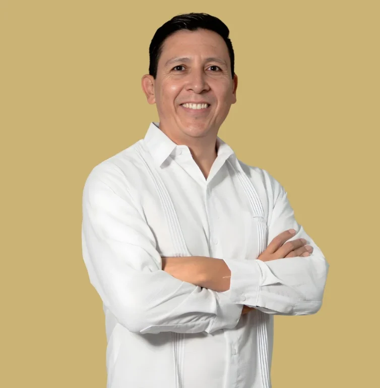 Misael, asesor inmobiliario de INICIO Real Estate